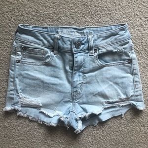 Light wash high rise shorty shorts